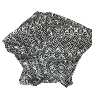 Women’s Black and White Sheer Kimono Cardigan- M